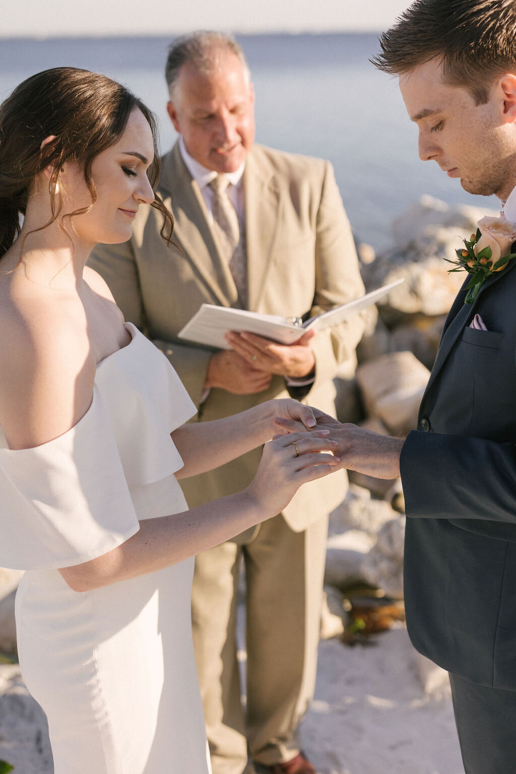 emily-plank-photo-the-current-hotel-florida-elopement-chantilly-chic-celebrations-16