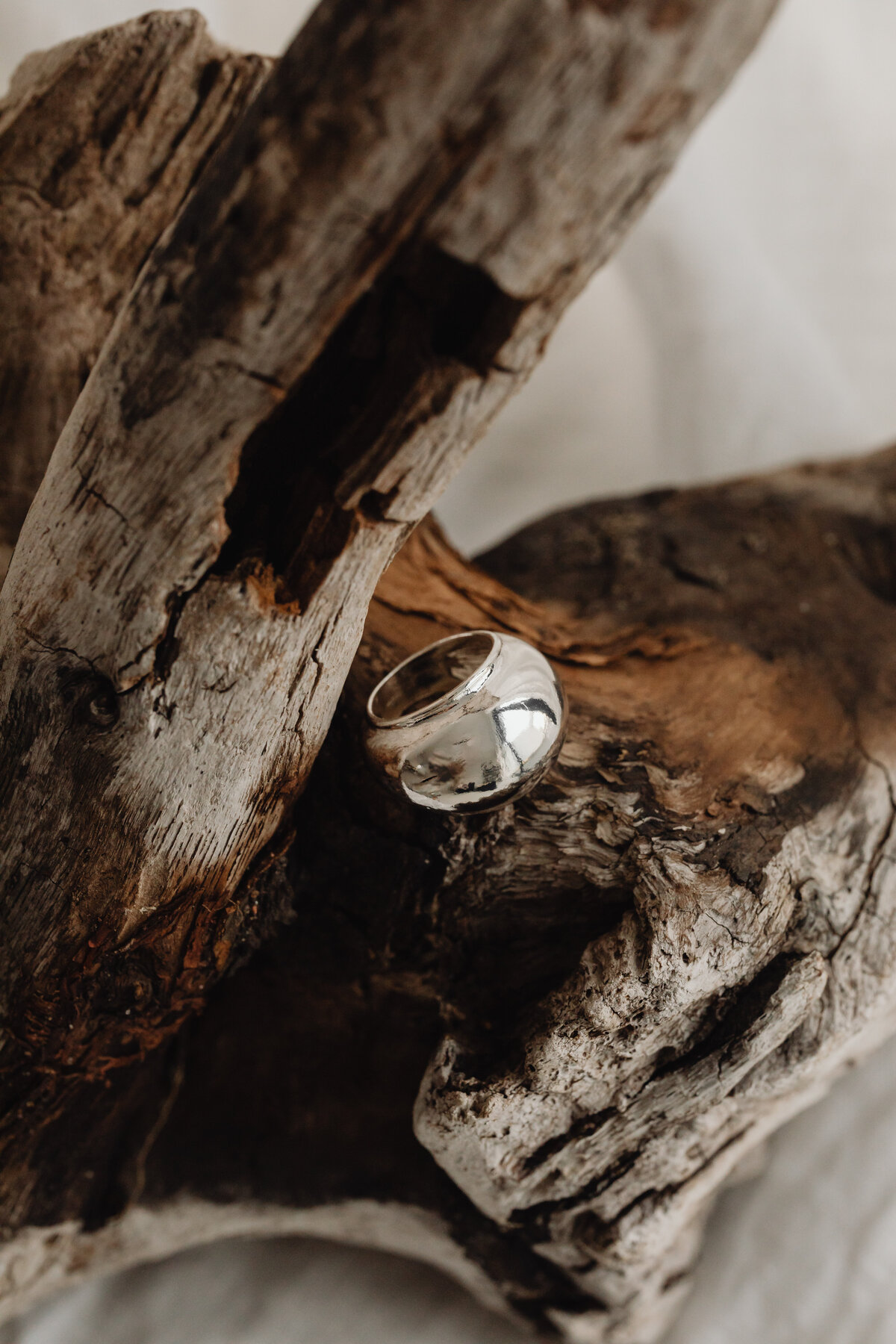 kaboompics_silver-jewelry-wood-and-marble-29631