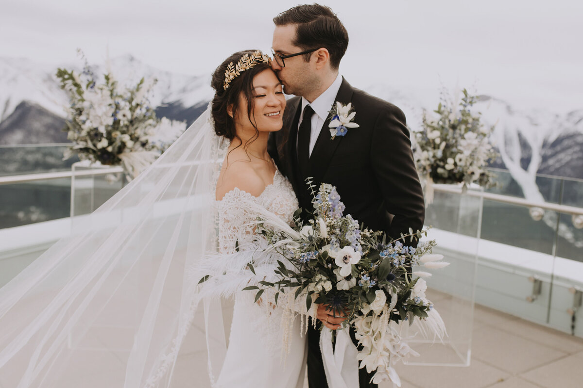 Beautiful and elegant fall wedding planned by Fiore Fine Events, an elegant wedding planner based in Calgary, Alberta.  Featured on the Brontë Bride Vendor Guide.