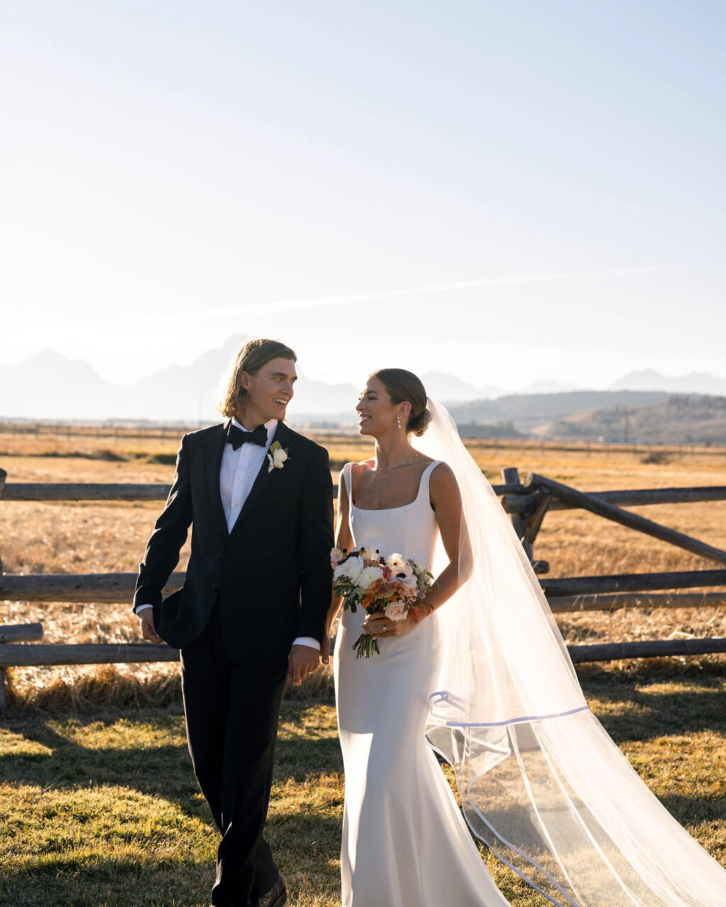 wedding-couple-ranch-bridal-bouquet-fall