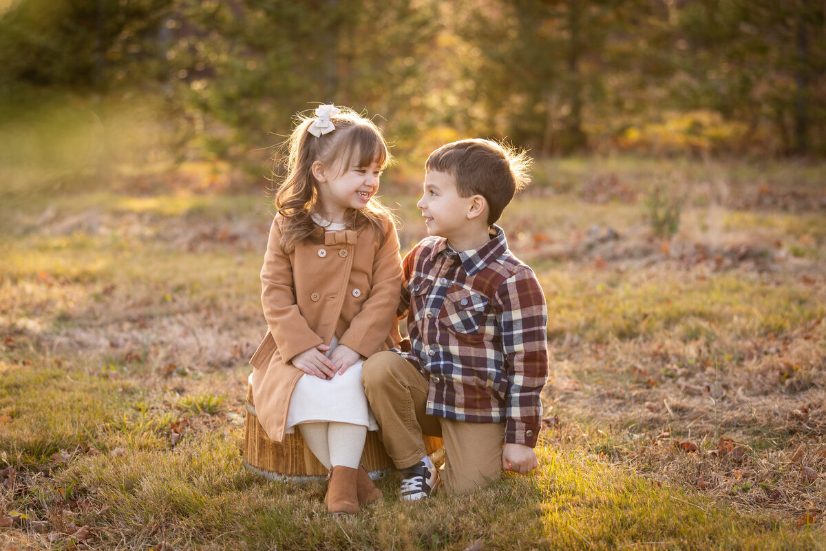siblings, tree farm, alyssa michel photography, family sessions, christmas photos, little girl, little boy, ct photographer