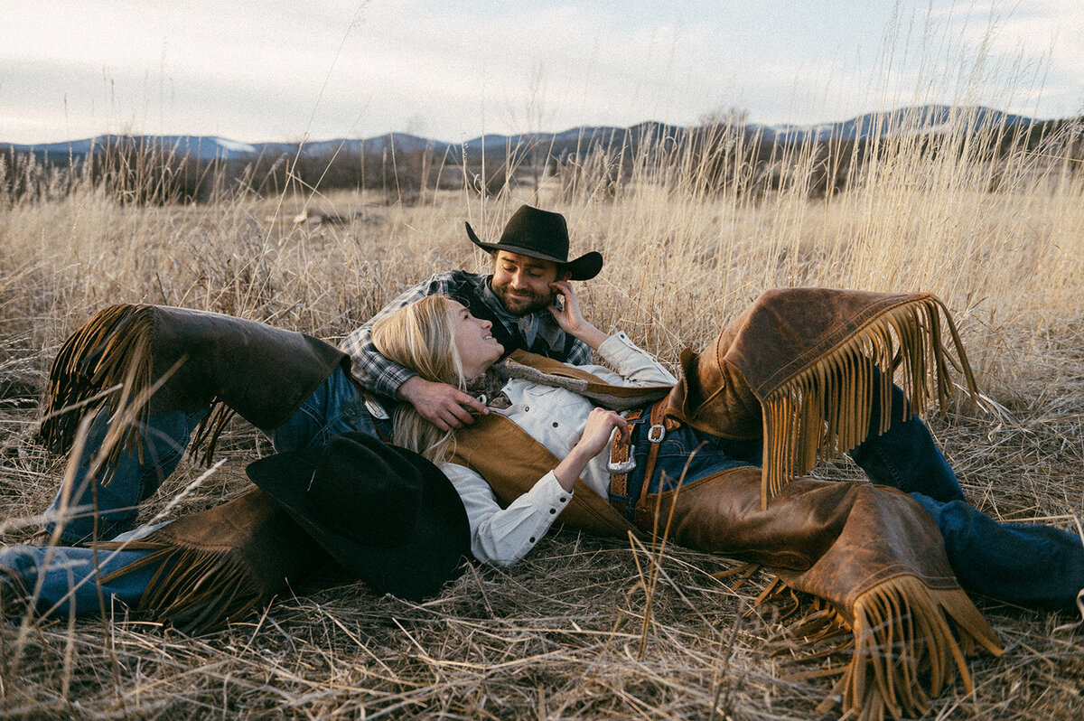 presley-gray-photo-montana-western-ranch-couples-photoshoot-2240