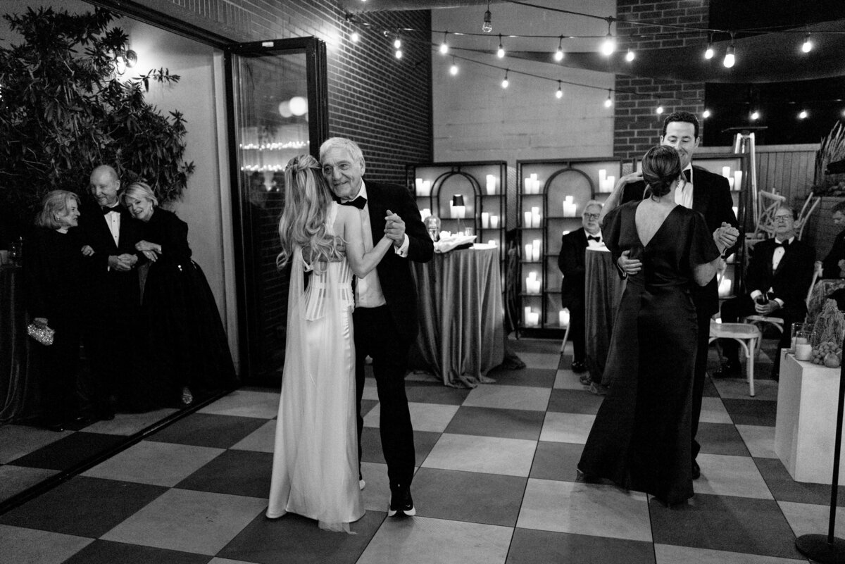 chicago-film-wedding-photographer-bixi-beer-107