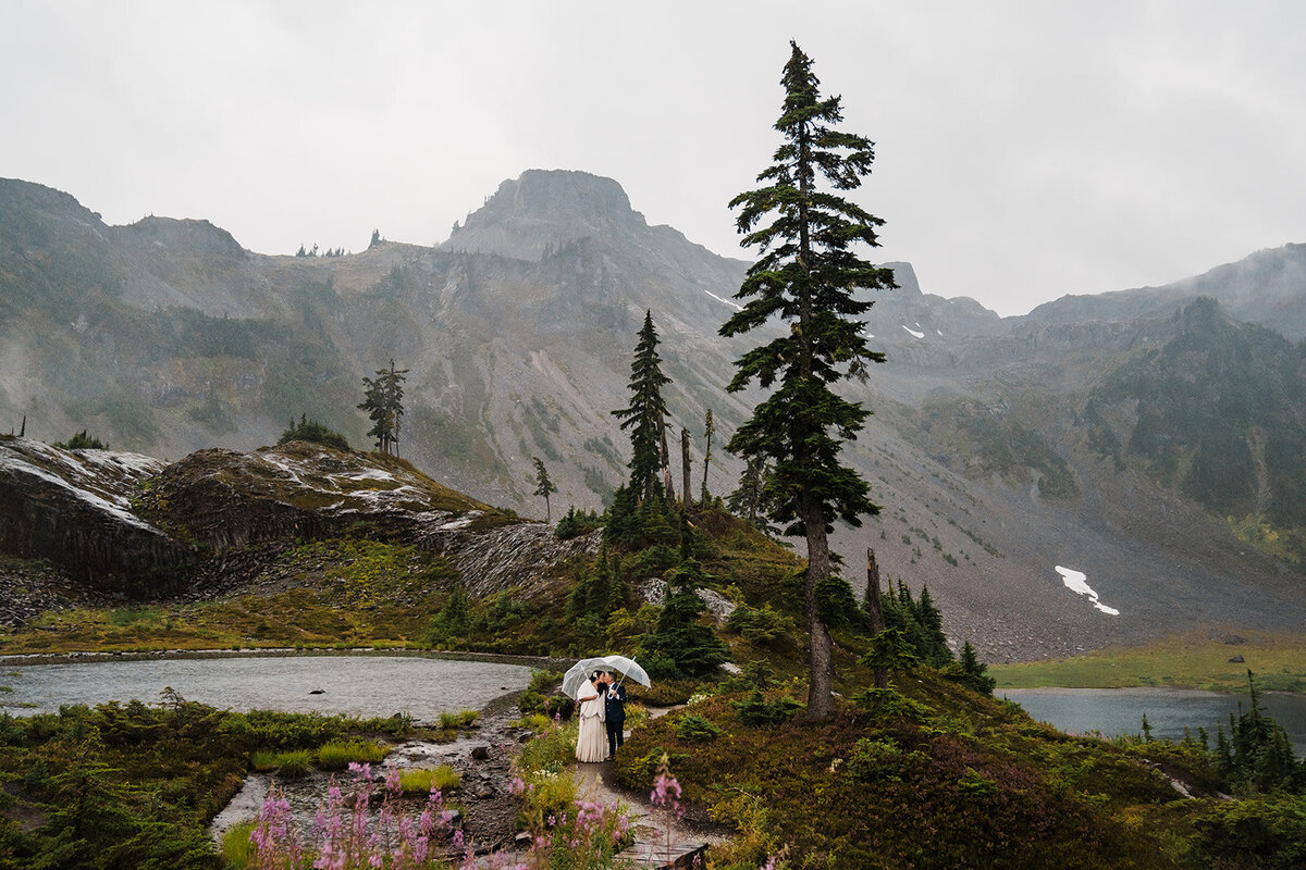 adventure-elopement-packages-between-the-pine