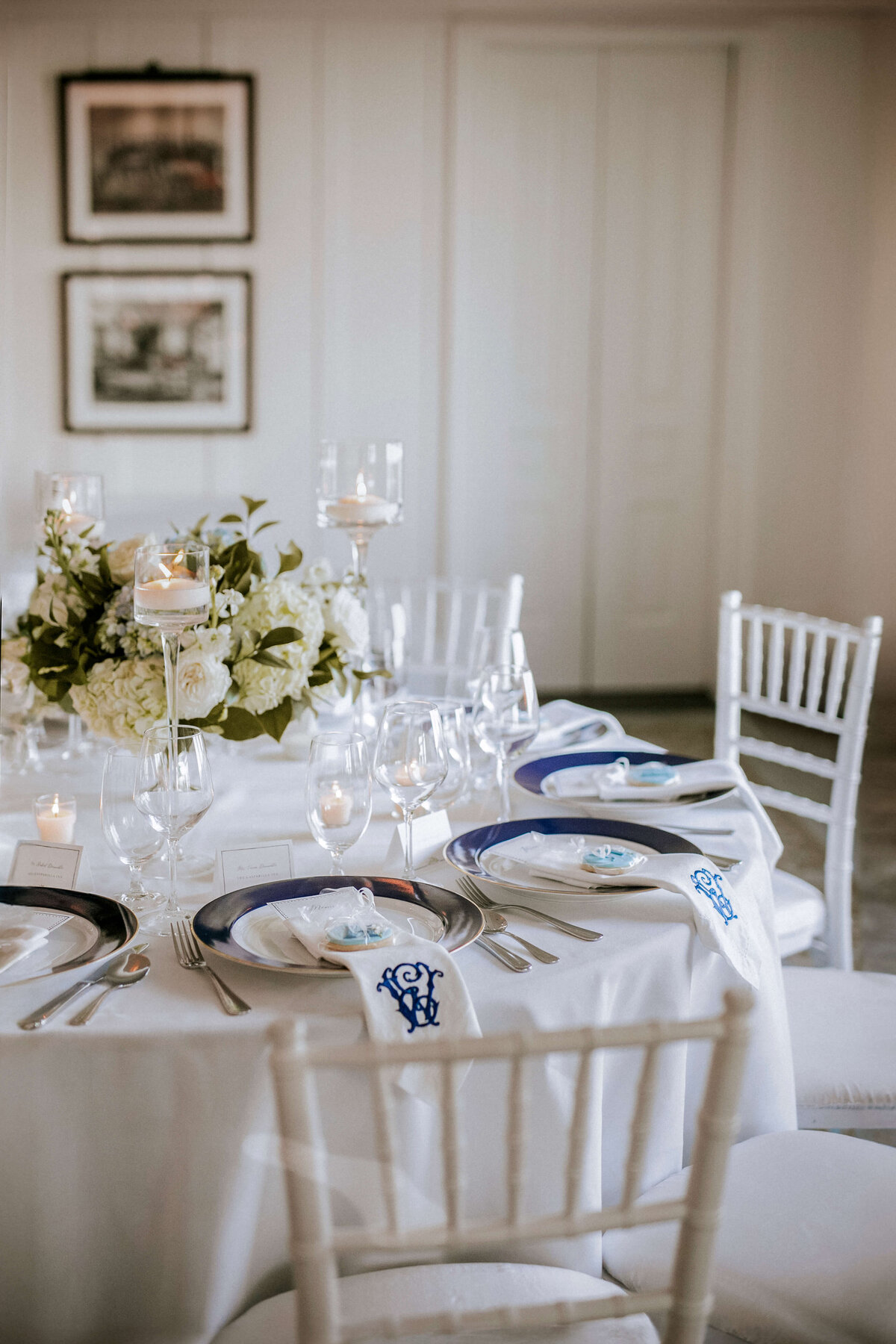 classic-white-and-blue-monogrammed-placesettings