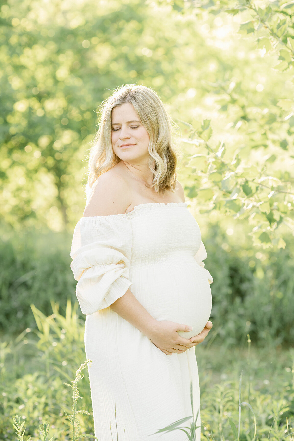 Louisville Ky park perfect location for maternity photo shoot with Julie Brock Photography