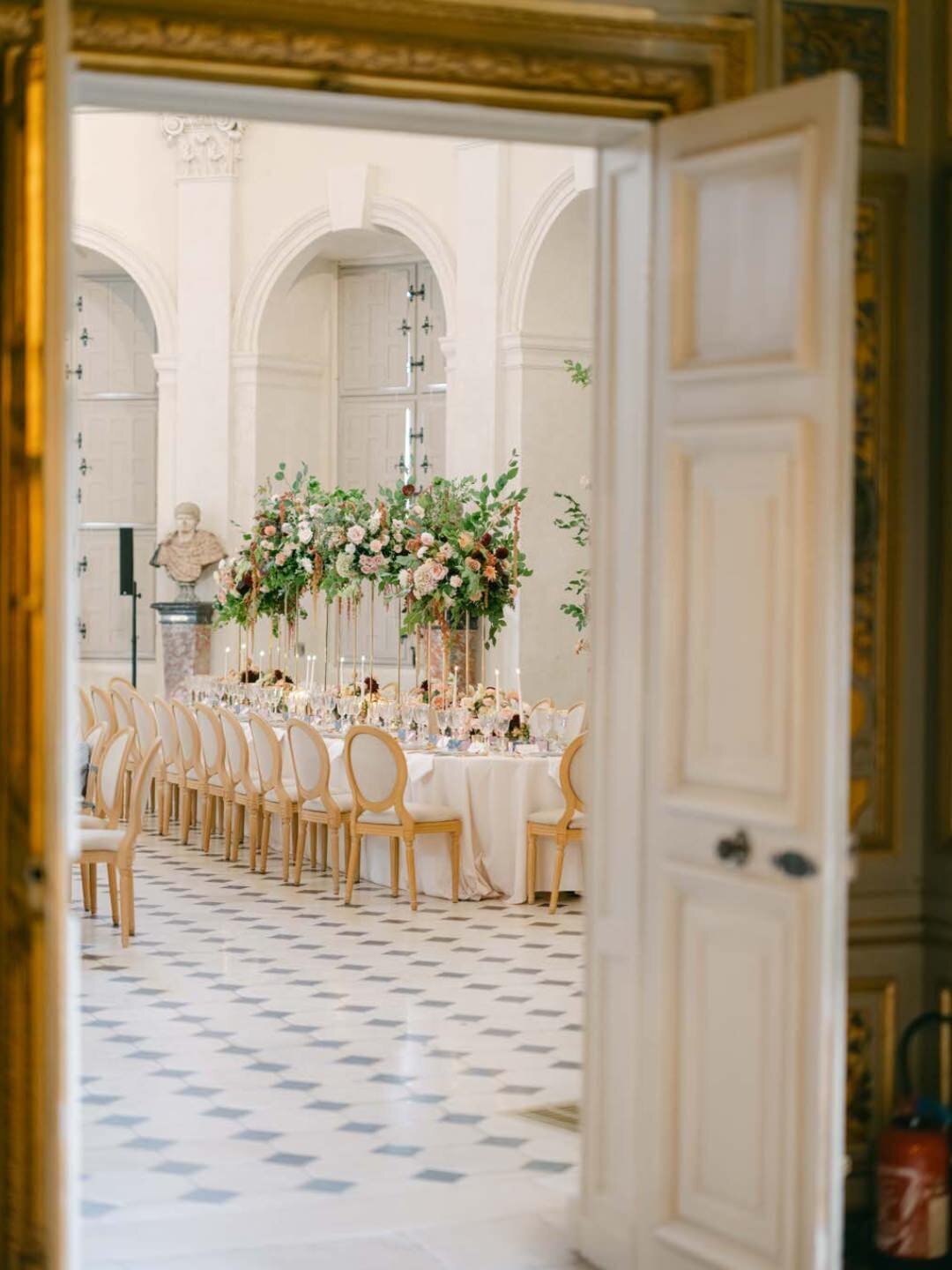 Fairytale Castle Wedding Chateau de Vaux-le-Vicomte France by @alejandrapoupelevents 30