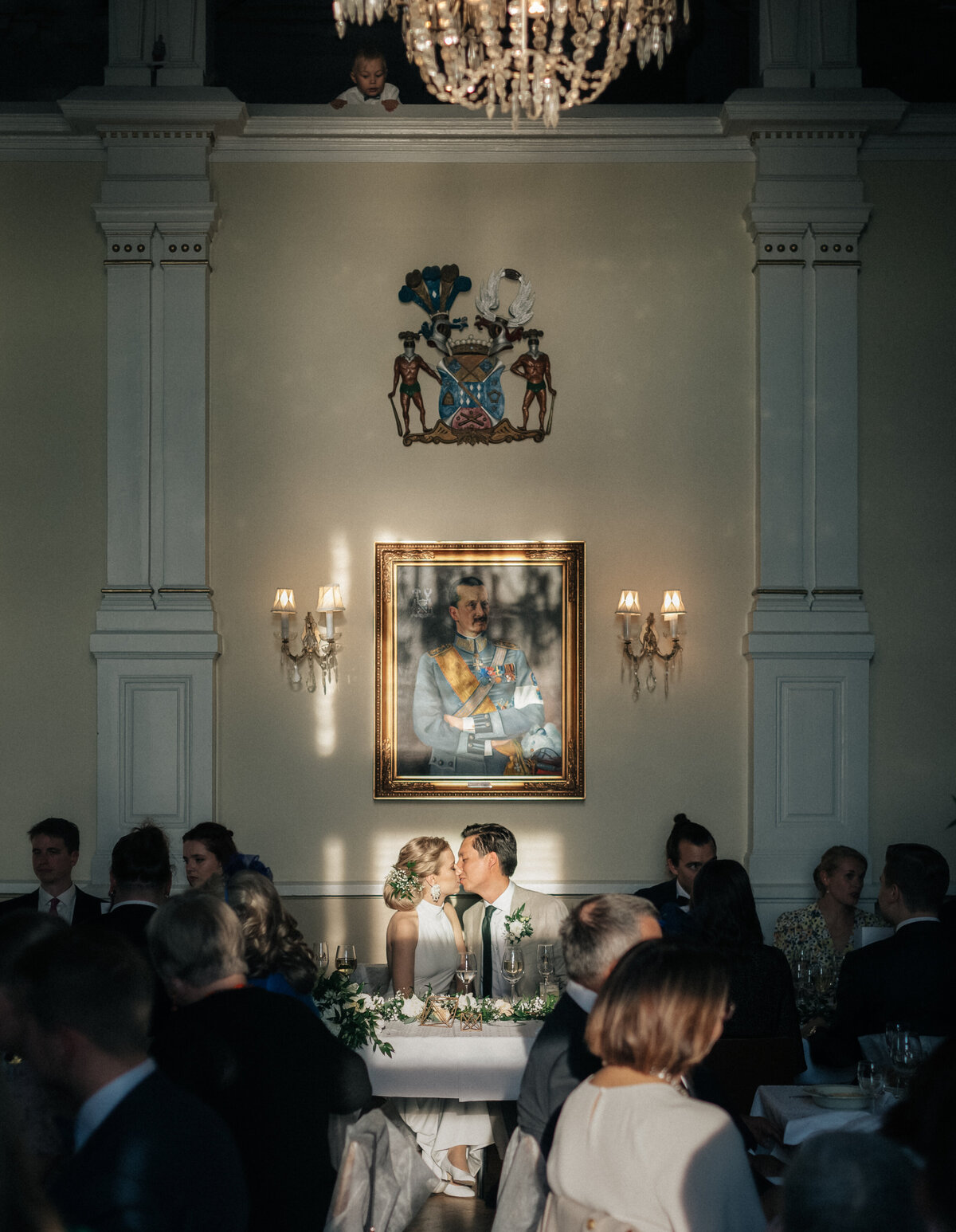 pyry-kantonen-083-wedding-couple-kissing-finland
