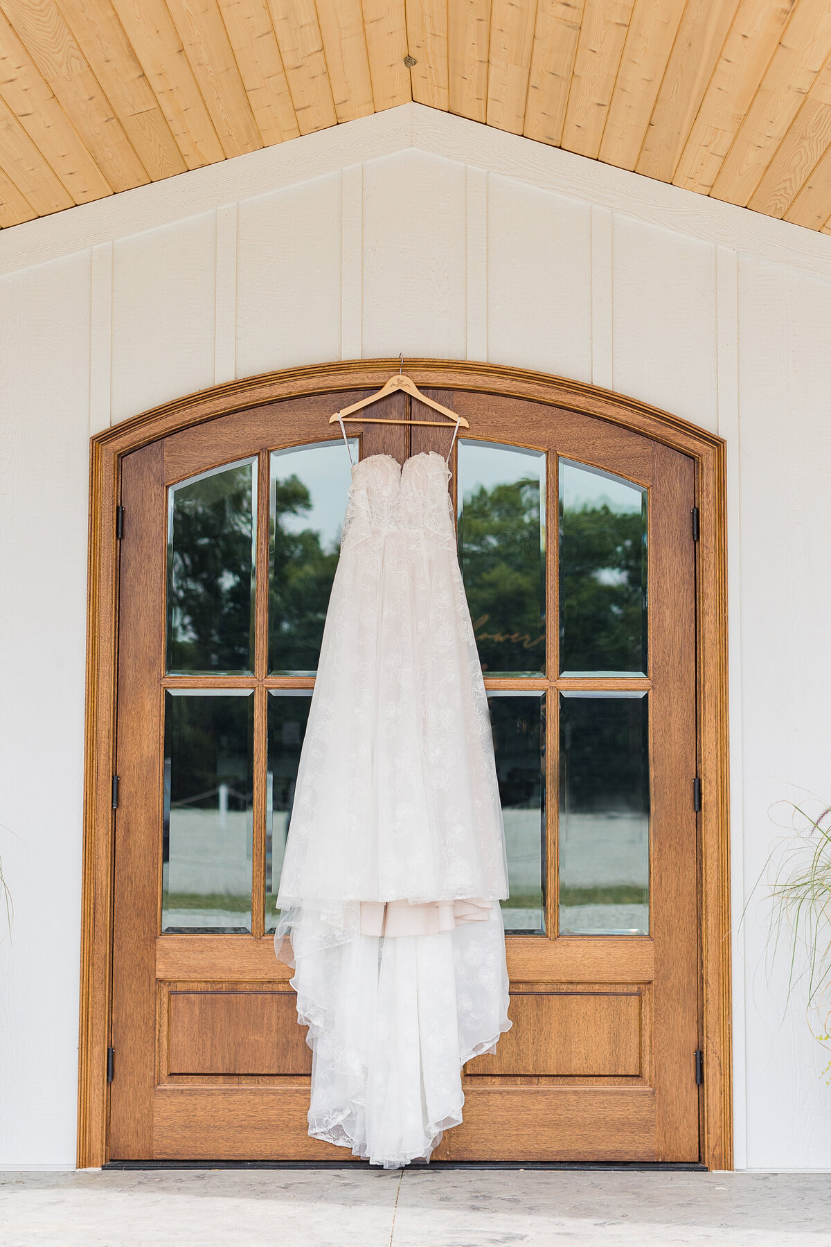 Wedding photos at Wildflower Ridge wedding venue
