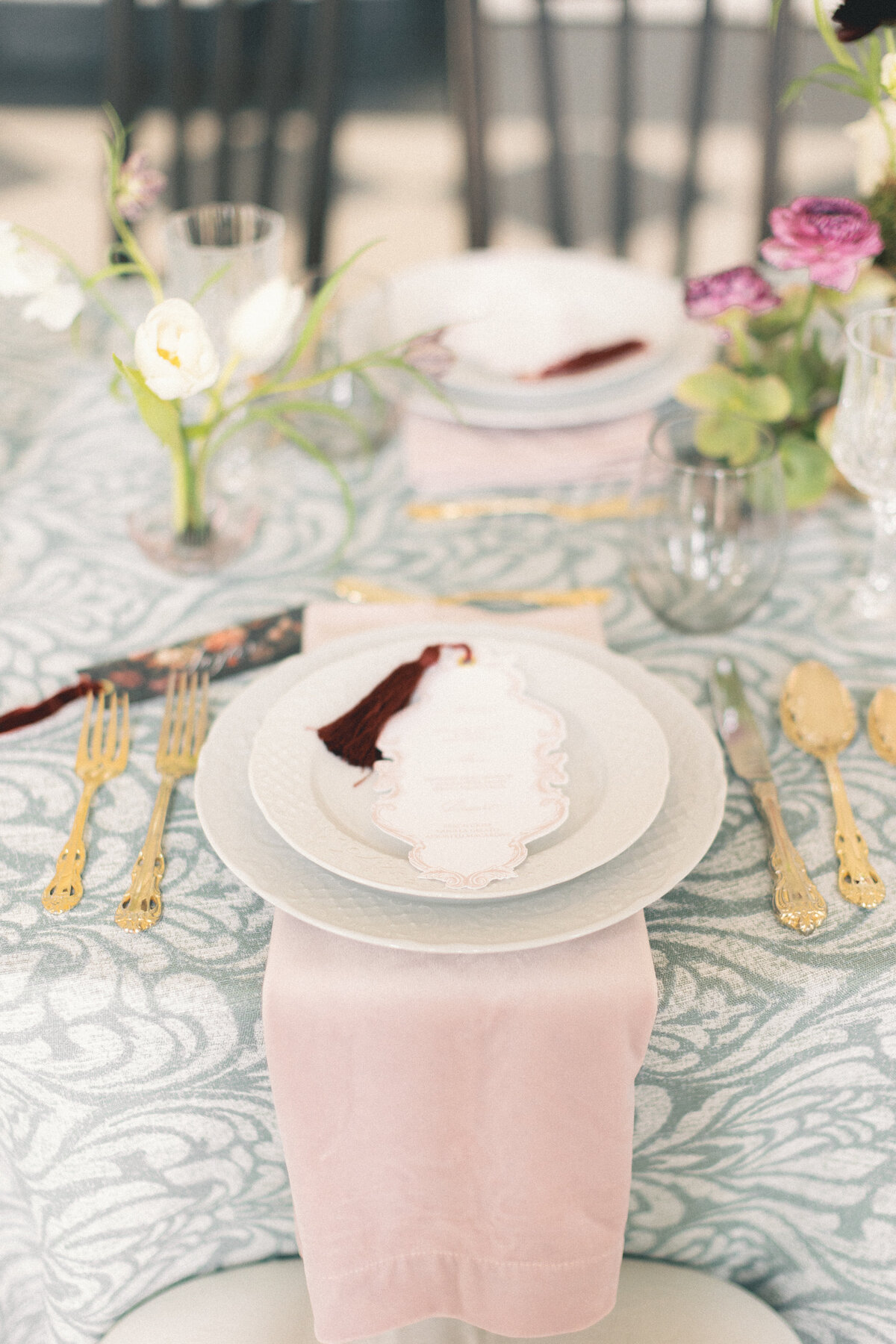london-inspired-spring-editorial-chicago-museum-hayley-moore-photography-31