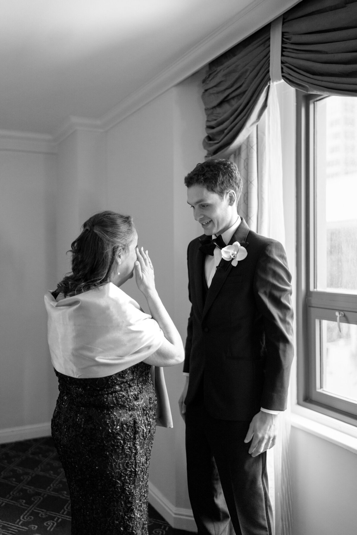 Berlez-Aspen-Avenue-Chicago-Wedding-Photographer-Palmer-House-Celebrate-Planning-Yanni-Design-Dimitra-Shannon-O'Brien-Magazine-Editorial-32