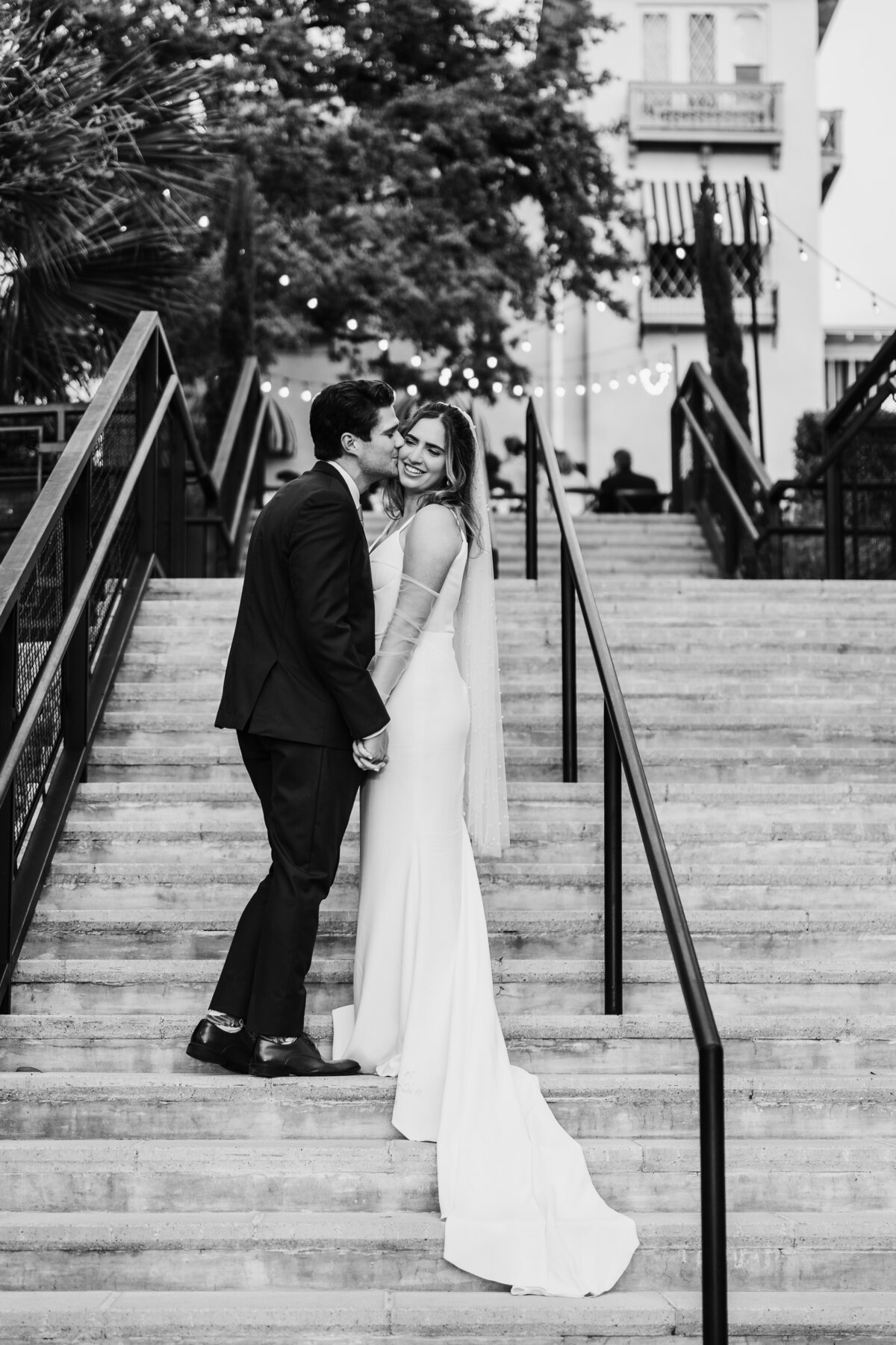 black-and-white-laguna-gloria