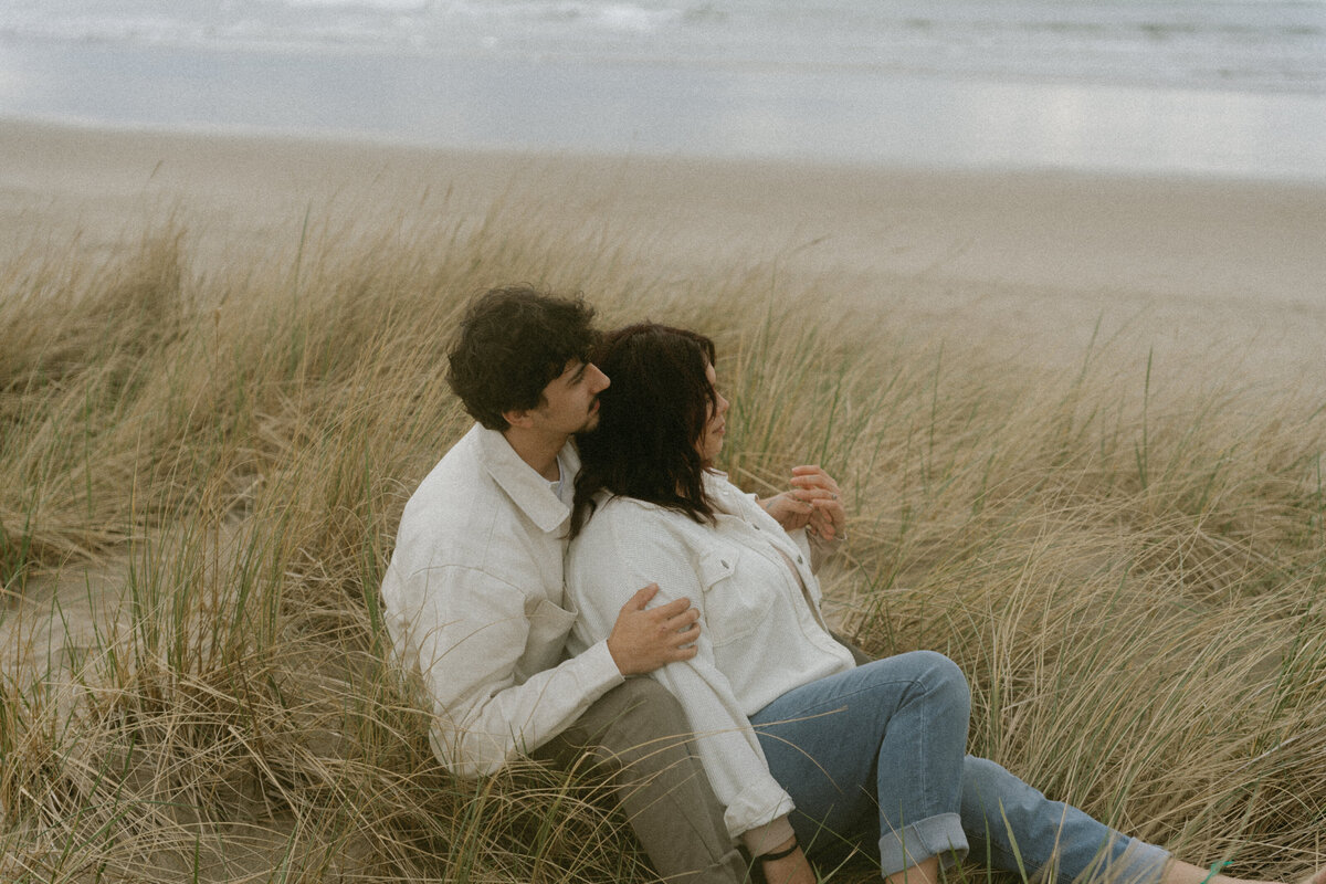 cannon beach - oregon documentary storytelling - couples sunset photos-26