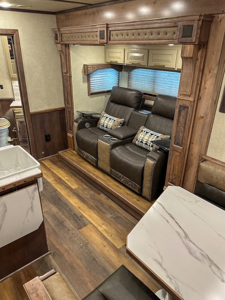 luxury-living-quarter-horse-trailers-trail-boss-conversions-kitchens-12