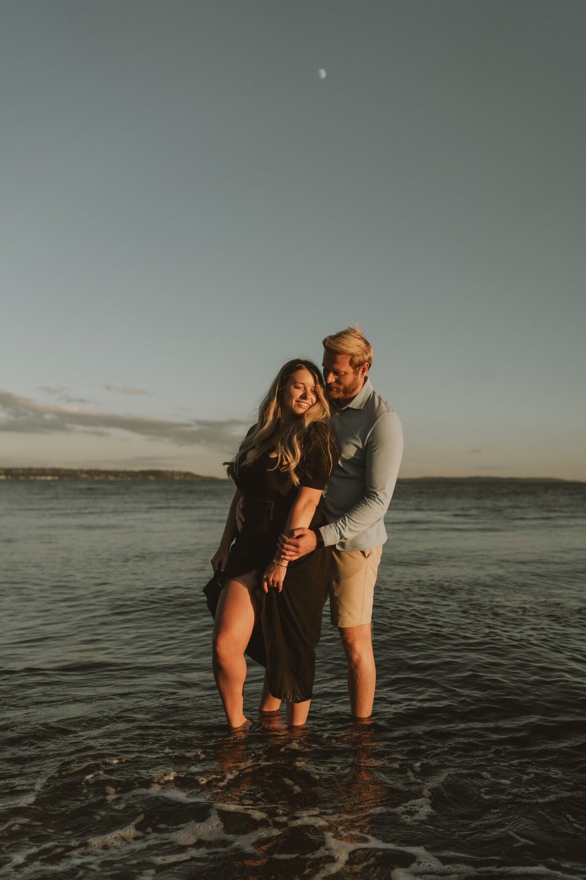 summer-seattle-couple-beach-photos-maria-alcantara-photography