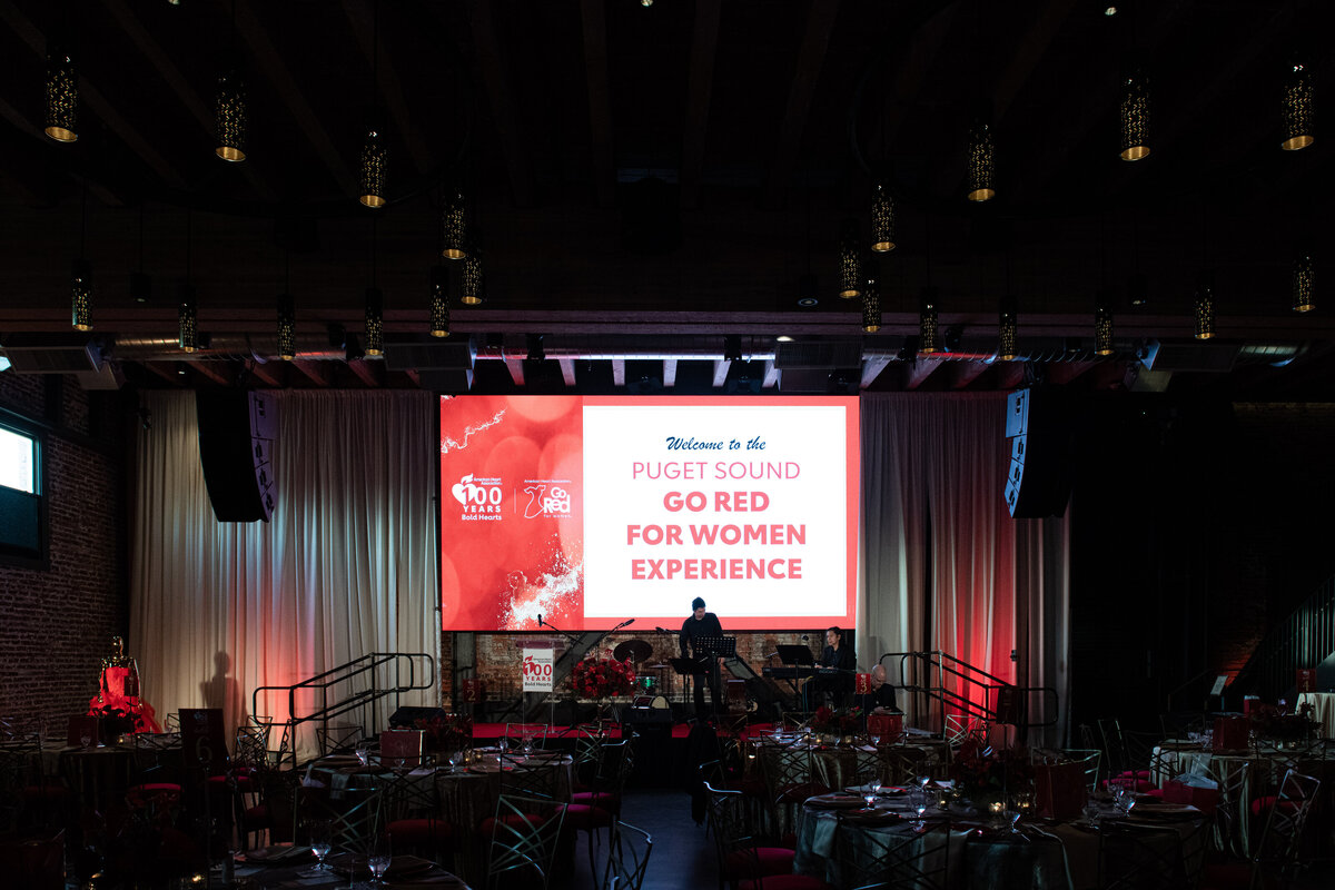 Red-Flowers-for-Fundraiser-Gala-Flora-Nova-Design-Seattle-00007