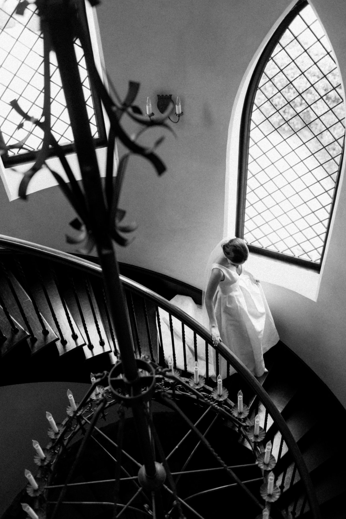 19_classic_dover_hall_richmond_wedding_staircase