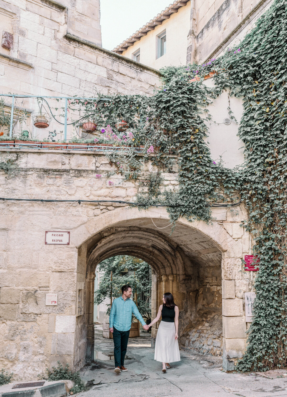 spring-engagement-photosession-arles-154