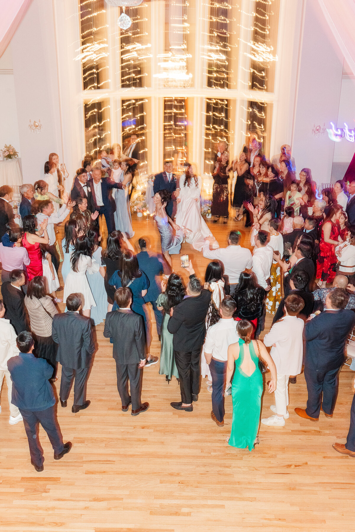 Chateaux at Fox Meadows Colorful Spring Wedding Light and Airy Elena Spraguer Photography  0196