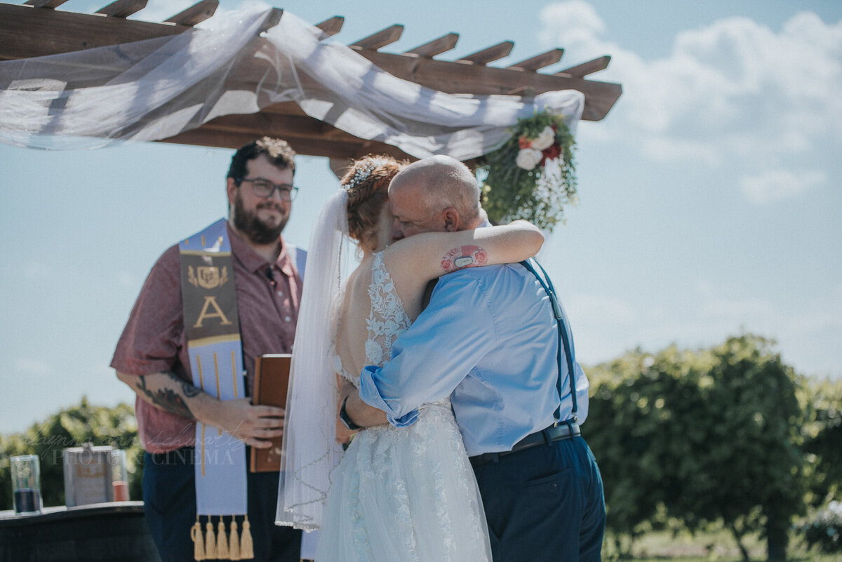 ceremony _ alaynna ann schwartz _ harpors vinyard _ iowa photographer _ playlife photography_0121