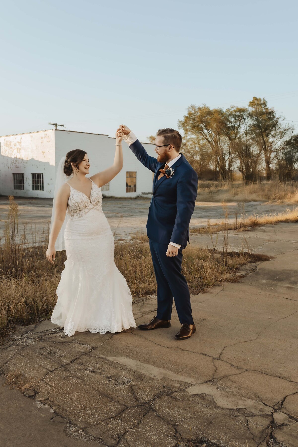 wedding-photography-couples-dance-outdoor-katey-sutton-photo-missouri