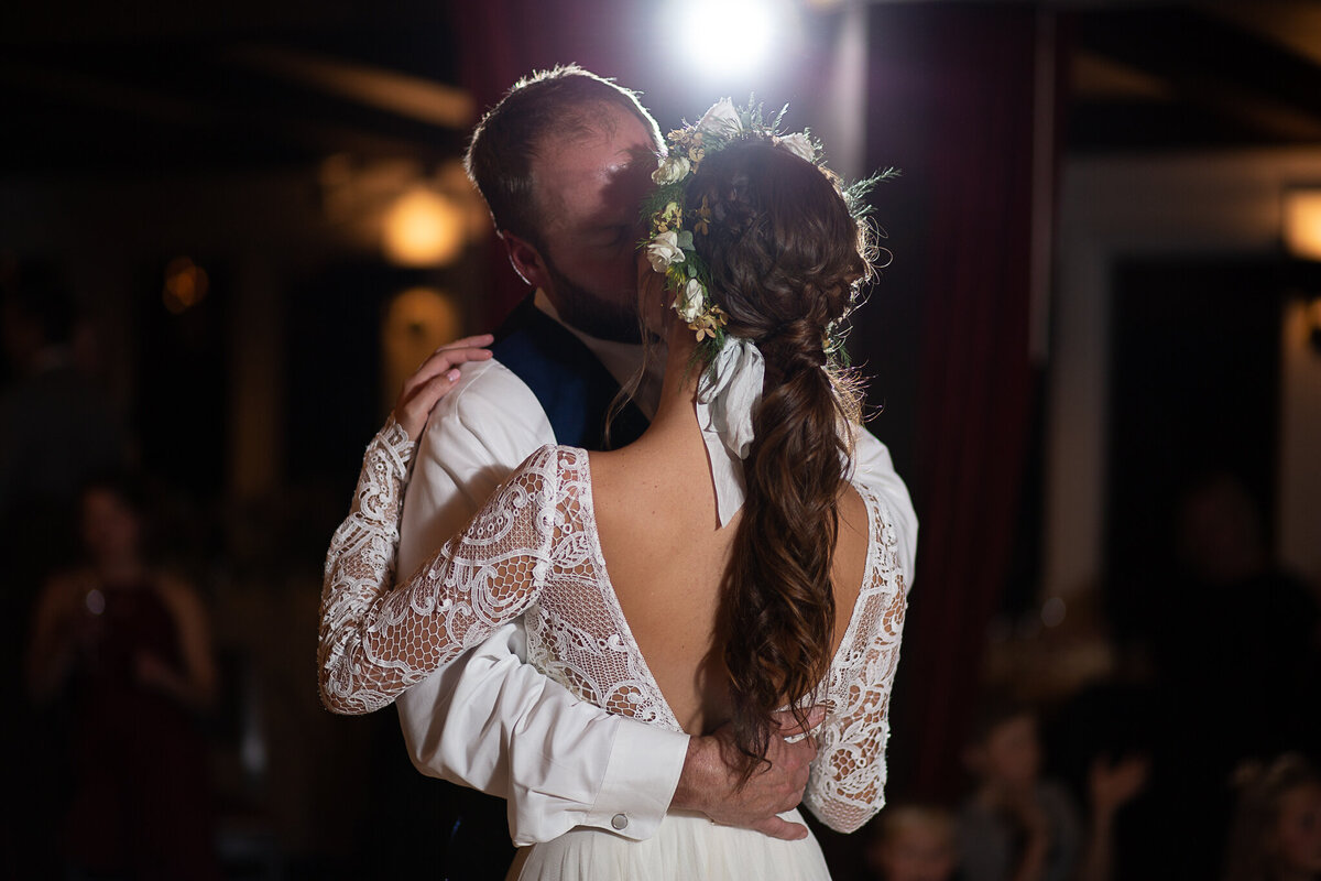 chicago-wedding-photography-bride-groom-first-dance