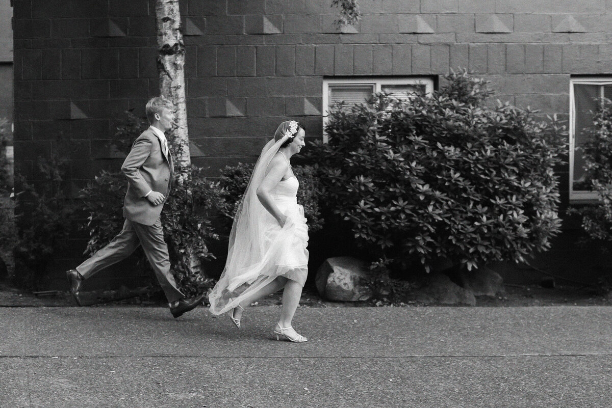 Seattle-wedding-photographer-rainier-chapter-house-132