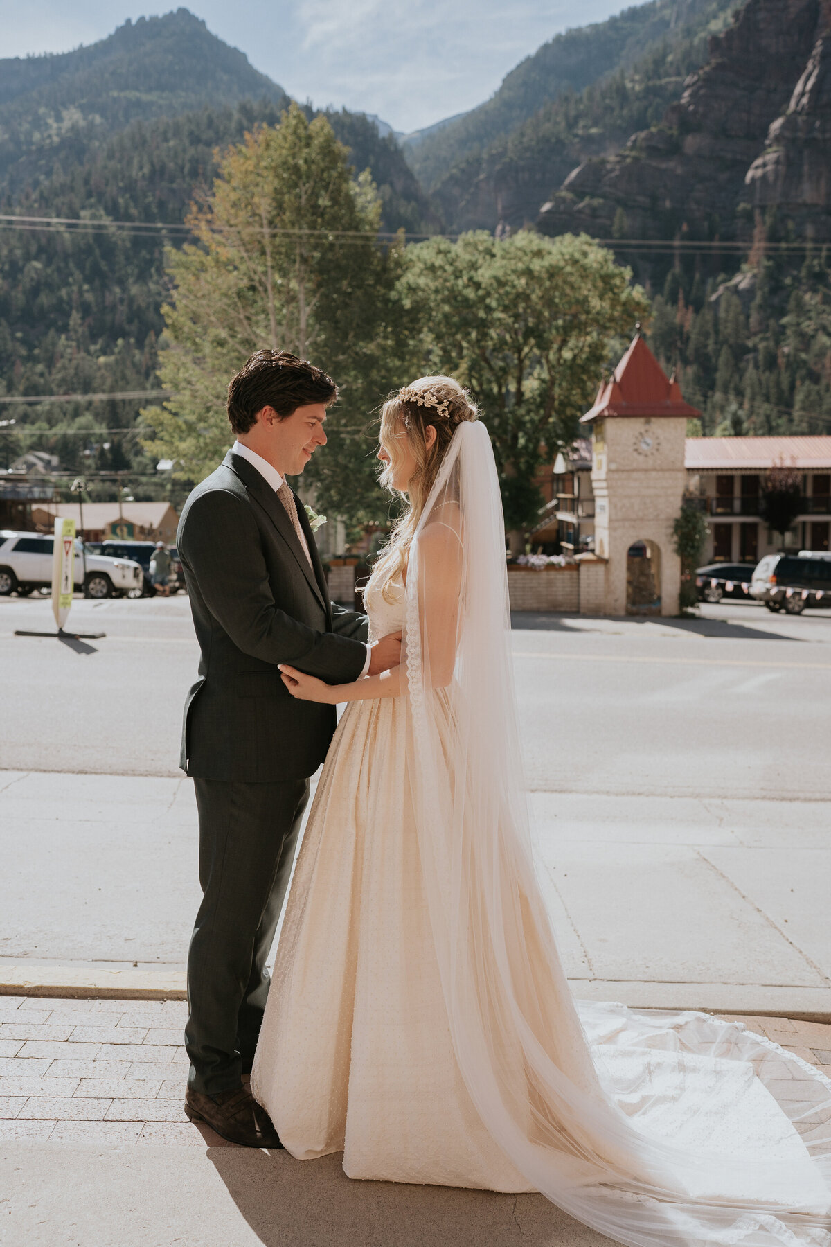 Sam-Murch-Photography-Ouray-Colorado-Summer-Tent-Mountain-Wedding-9
