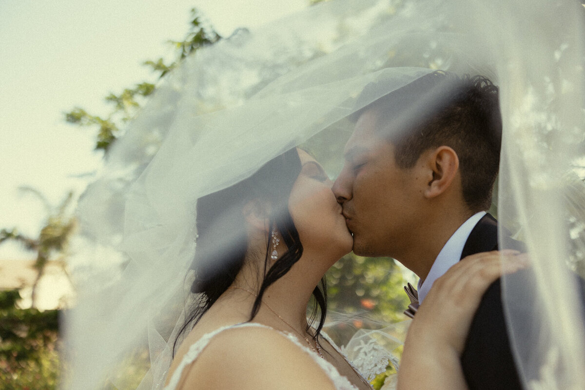 Thuy Tran Photos captures photos of couples, engagements and weddings in San Diego