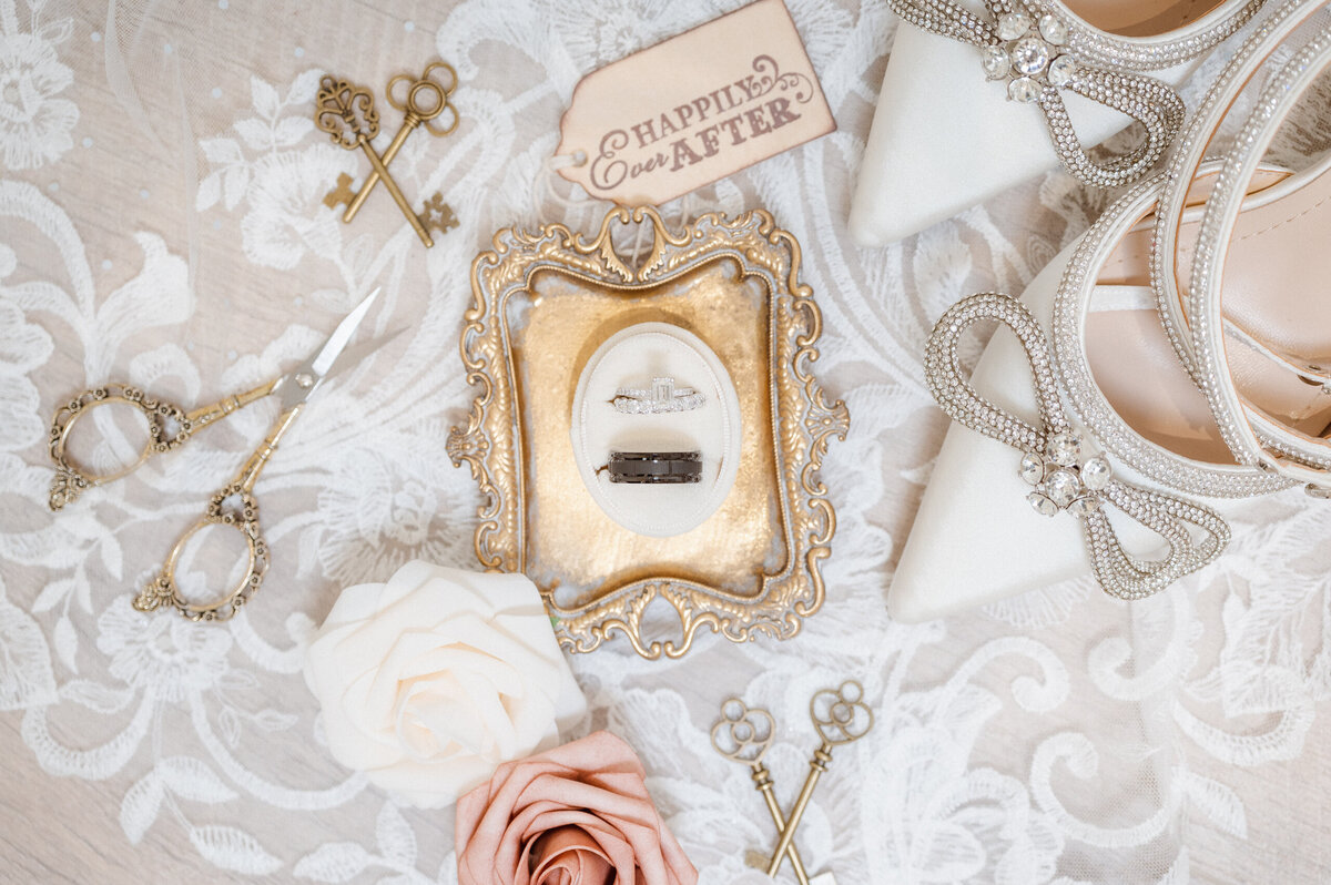 wedding-details-flatlay-white-blush-ivory-gold-by-suess-moments-photography