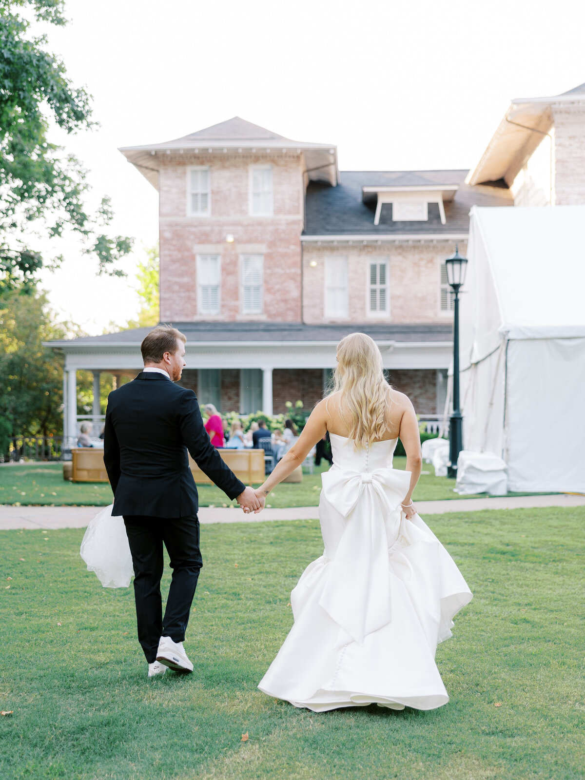 Arkansas Inn at Carnall Hall Wedding | Shalae Byrd-103