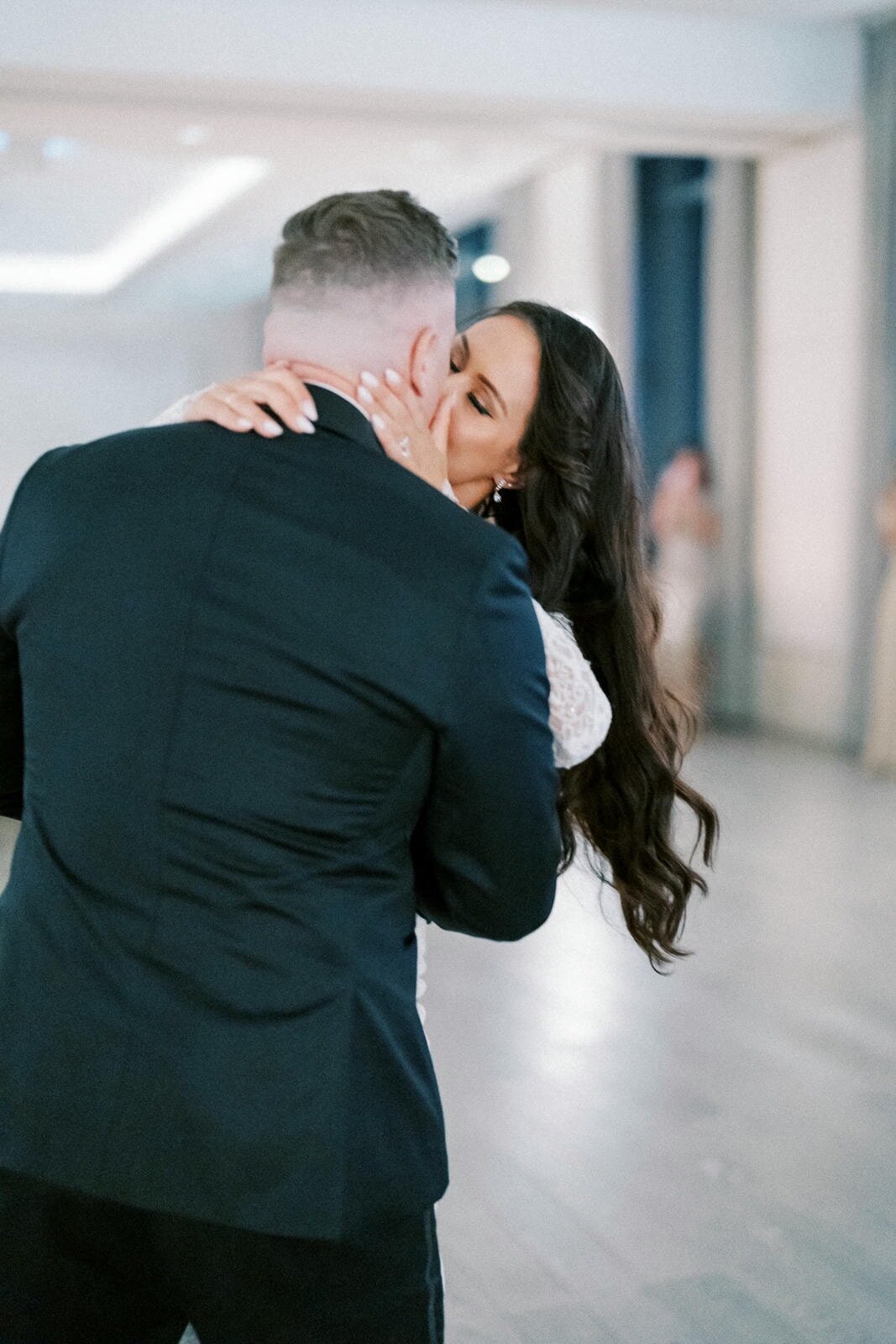 W9-Wedding-Photos-The-Pearle-Burlington-Lake-Ontario-Stephen-and-Oksana-2024-09-29-2500px-1261