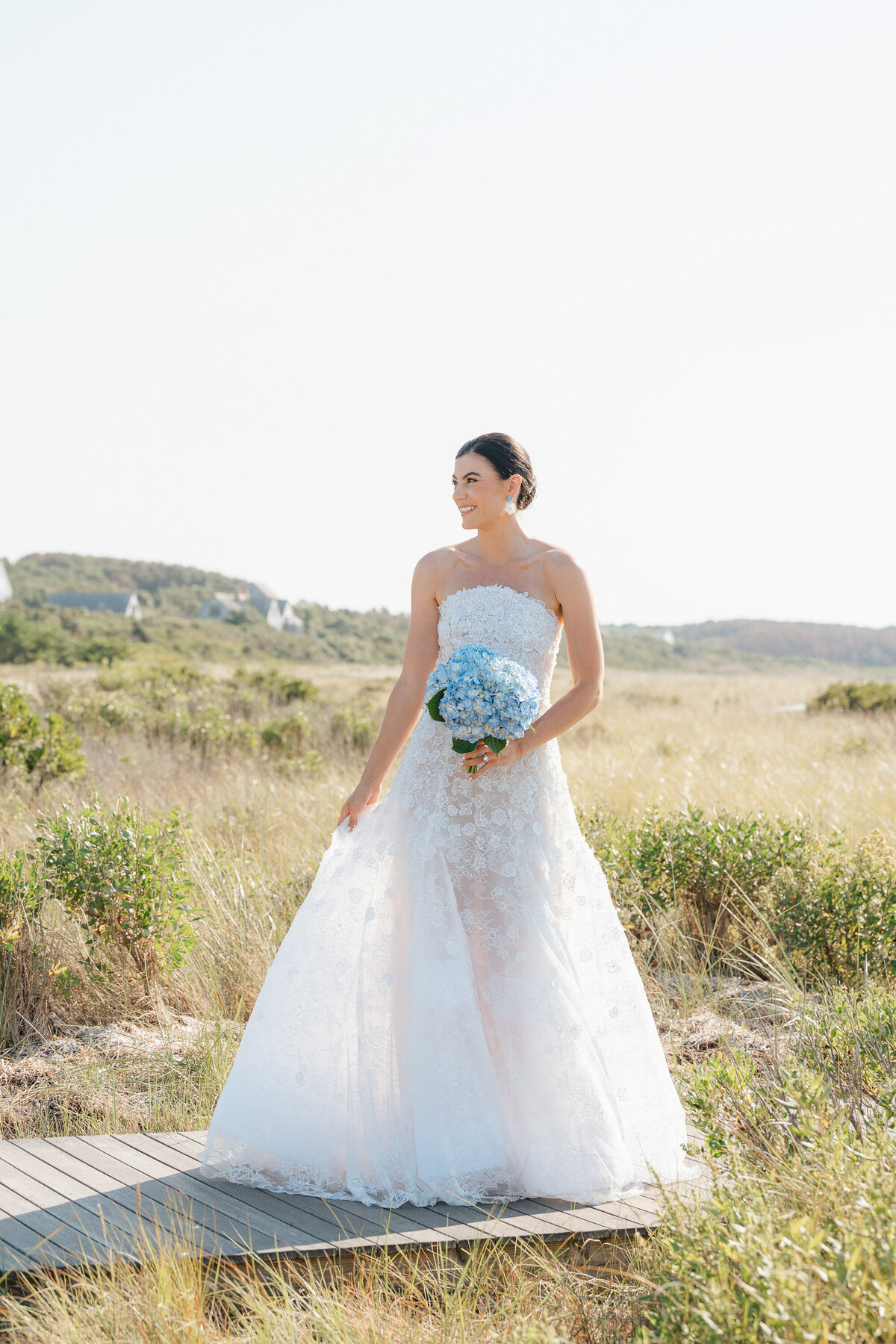 wauwinet-bride-blue-hydrangea-bouquet