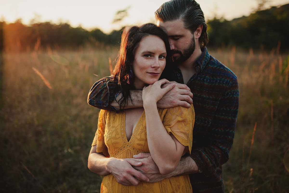 25_Outdoor-Maternity-Boho-Open-Field-Summer-Sunset_Couple