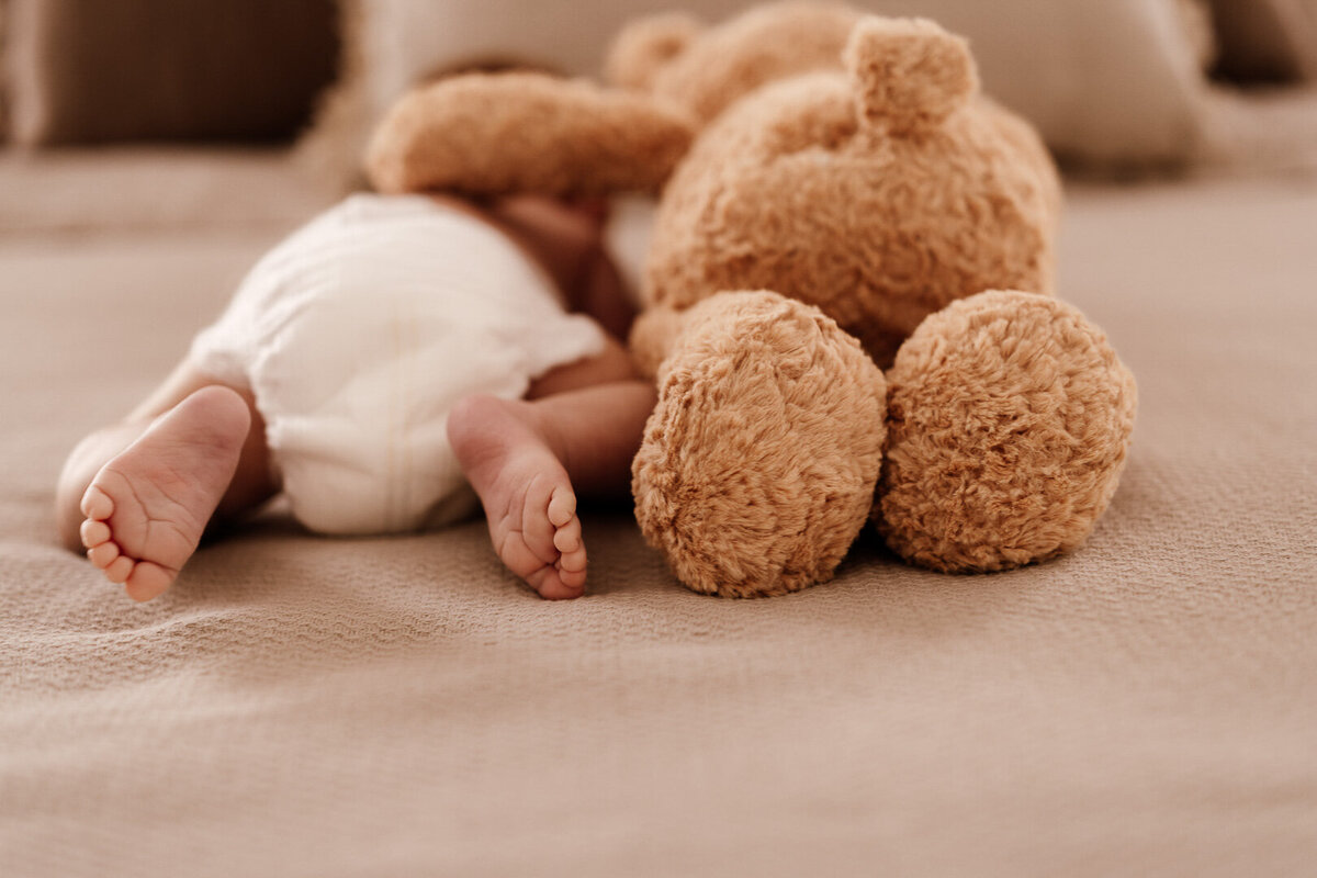 las-vegas-newborn-family-teddy-toes