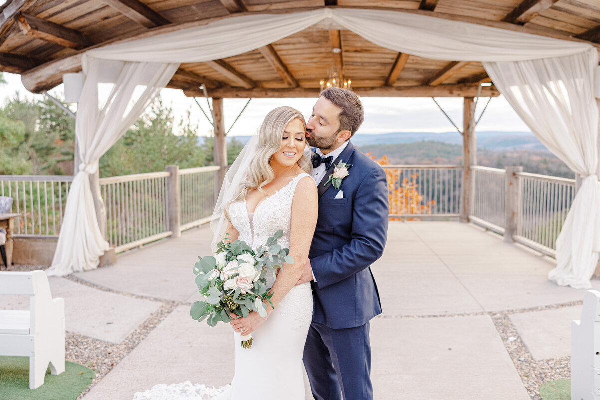 sarah-mike-belvedere-wakefield-quebec-wedding-grey-loft-studio-2021-163