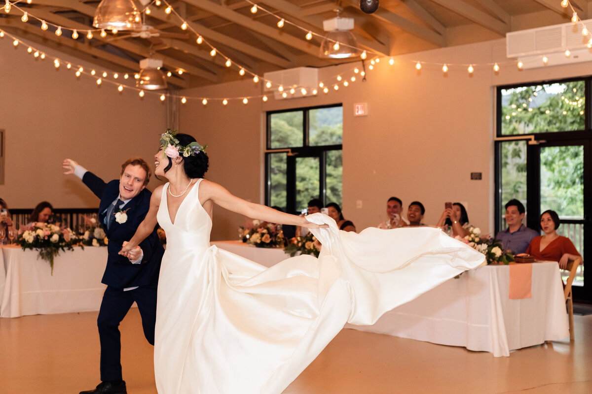 charlottesville wedding photographer for fun and relaxed couples