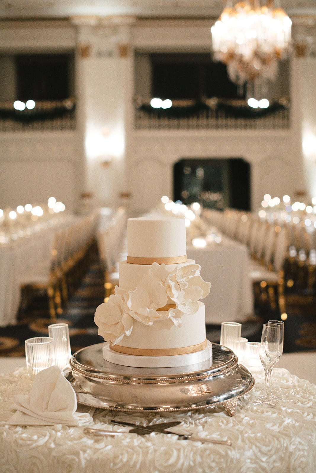 Grand-White-Wedding-Fairmont-Hotel-Flora-Nova-Design-Seattle-00019