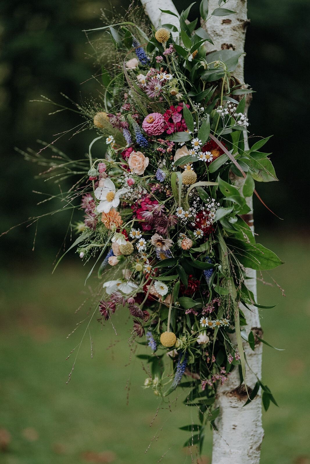 Blumenschmuck bei der Trauung von Amelie und Elias - Ulrike Müller, freie Traurednerin