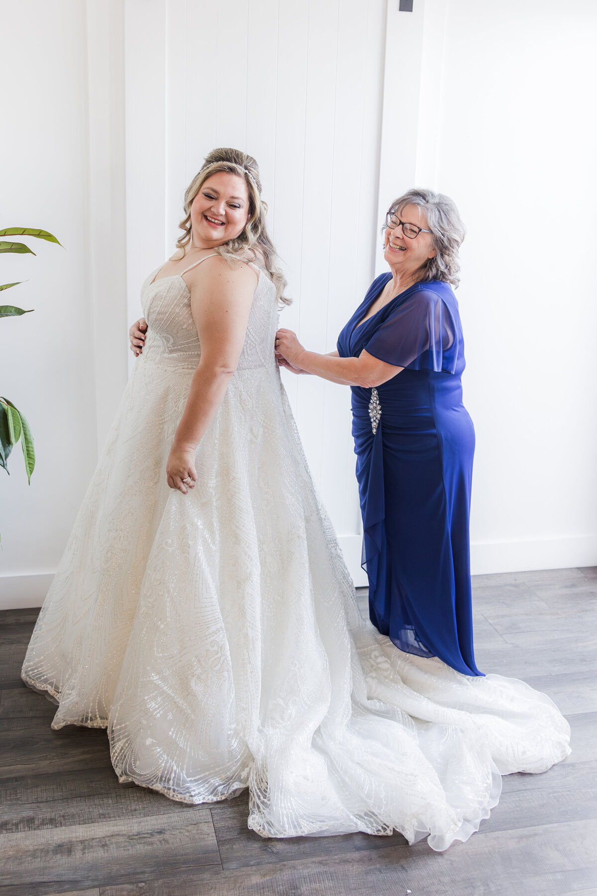 mom-getting-bride-ready