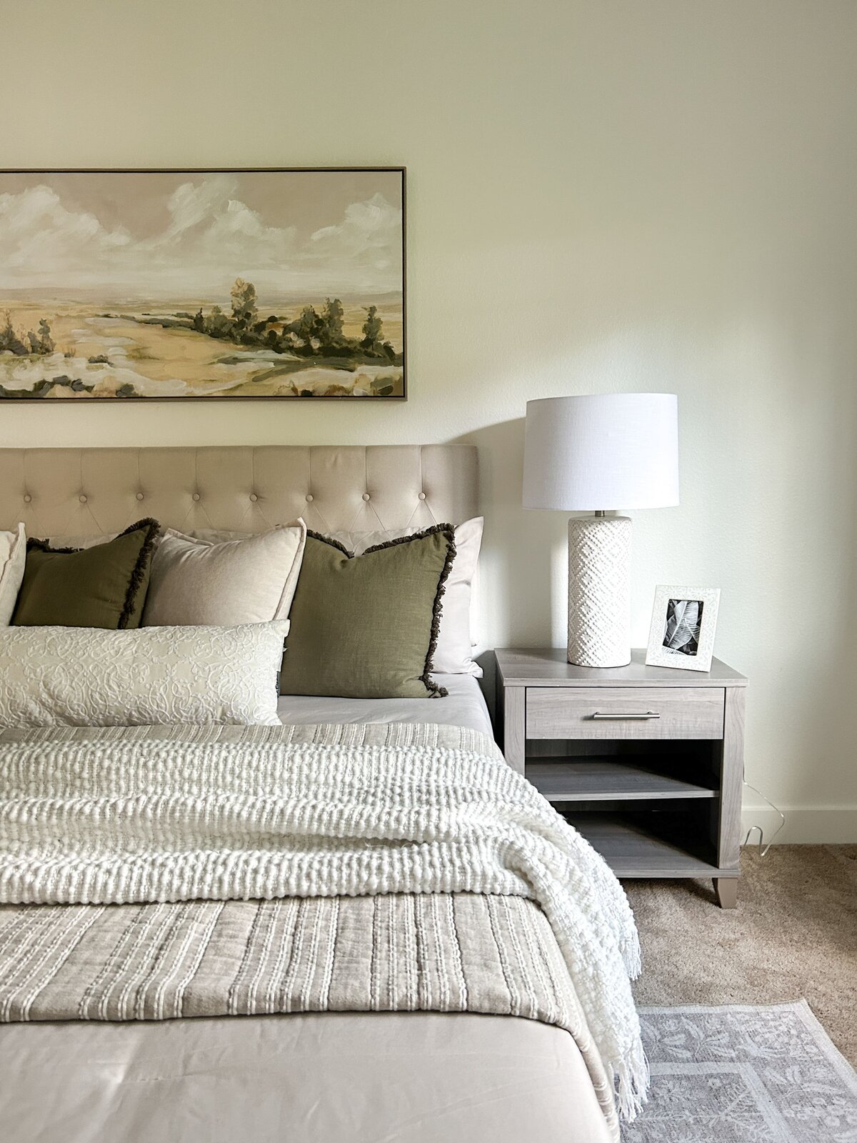 occupied-home-staging-bothwell-condo-bedroom-modernmollusk-1