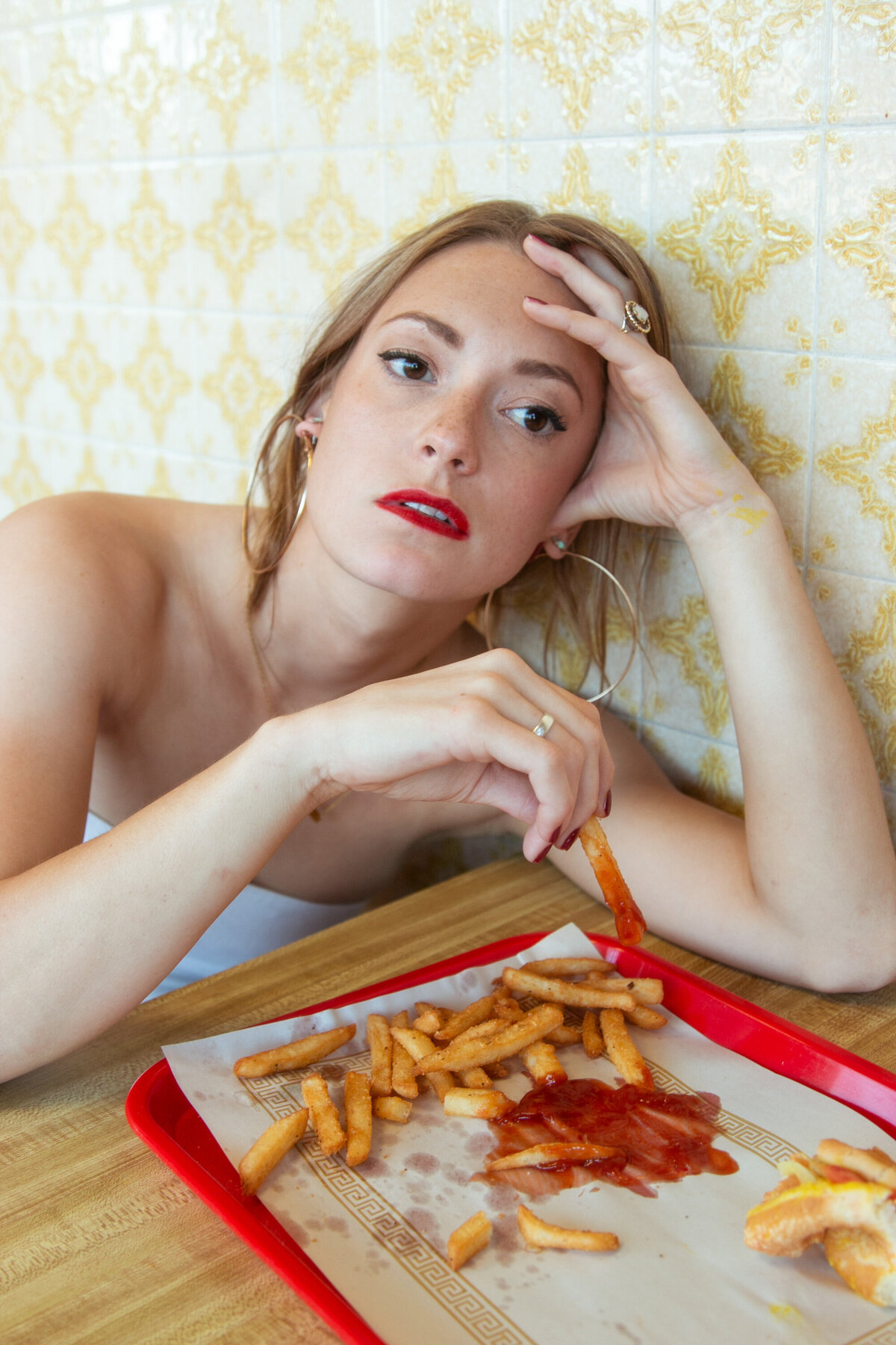 girl-eating-fries