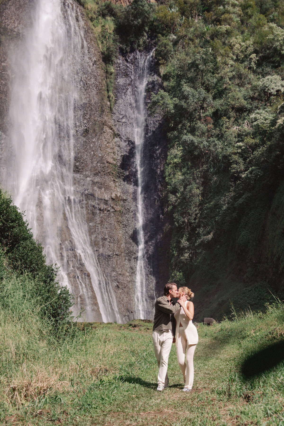 kauai_waterfall_proposal_picture0053
