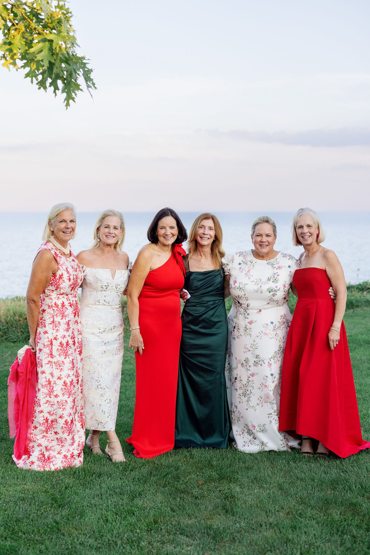 A group photo of wedding guests at the Shoresacres CC. 