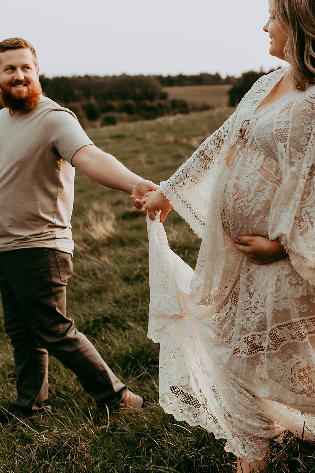 Maternity couples photos in the park during fall in Ontario.