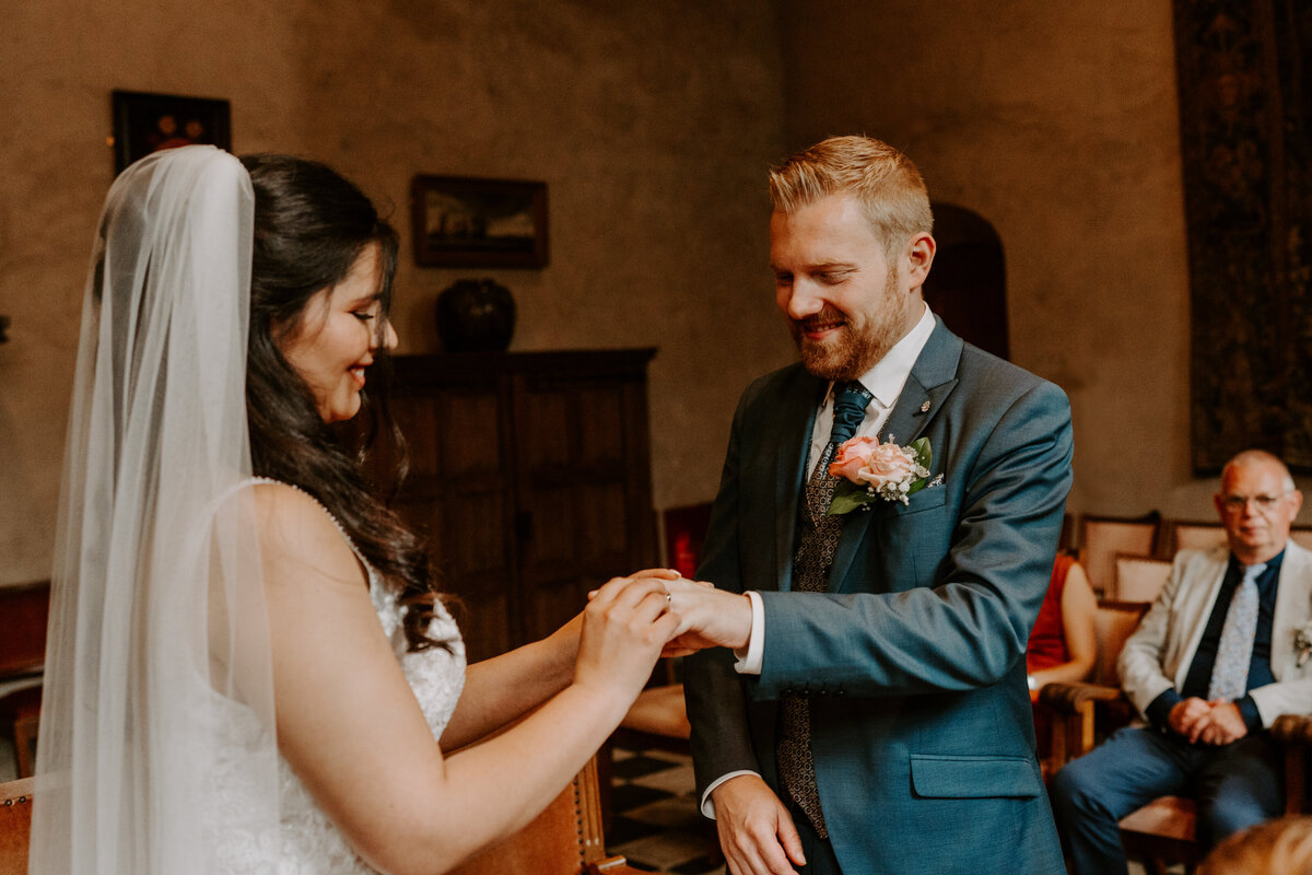 Trouwfotograaf in Zeeland. De leukste trouwlocaties in Zeeland vind je in deze blog. Door everatilroefotografie, trouwfotograaf in Middelburg,Zeeland