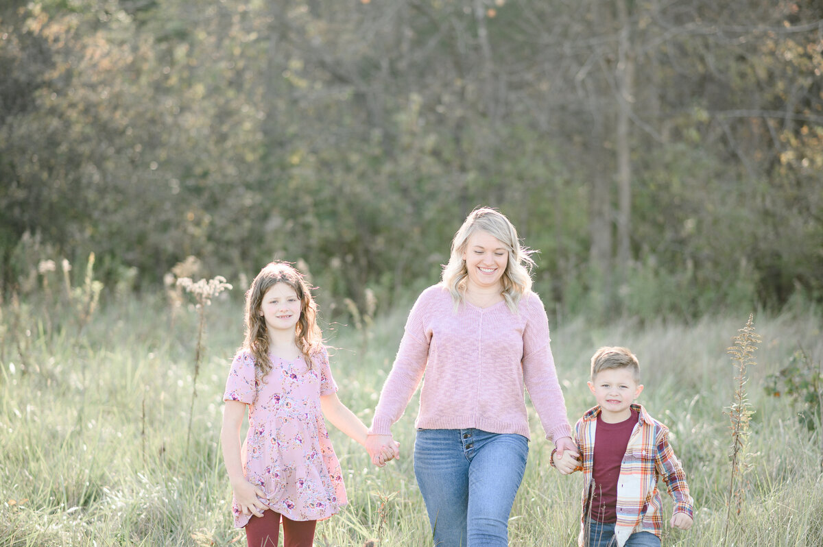 Family portraits photo by Michelle Lynn Photography located near Louisville, Kentucky