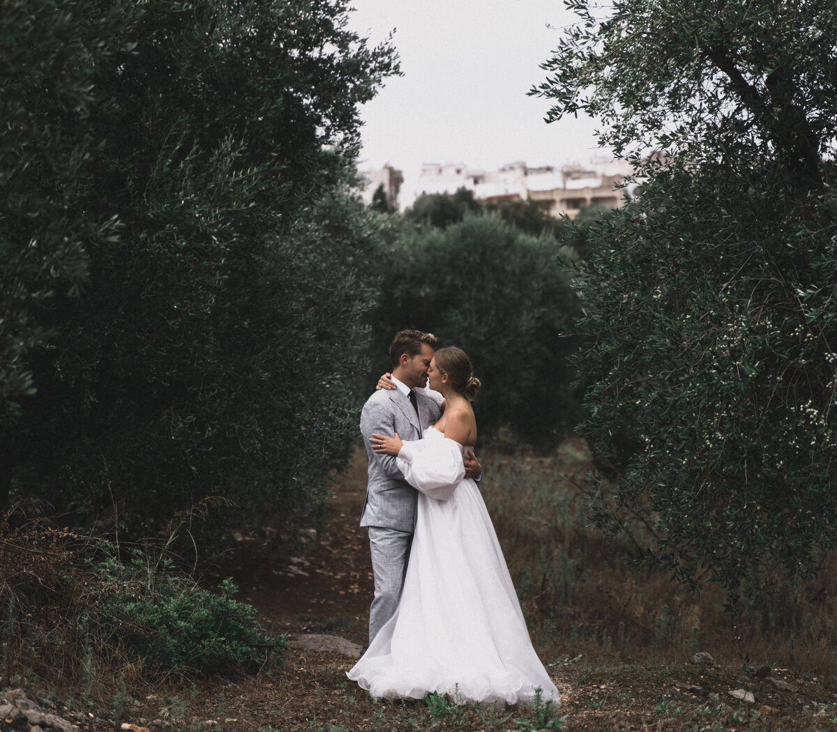 bride-and-groom-in-Italy-olive-tess