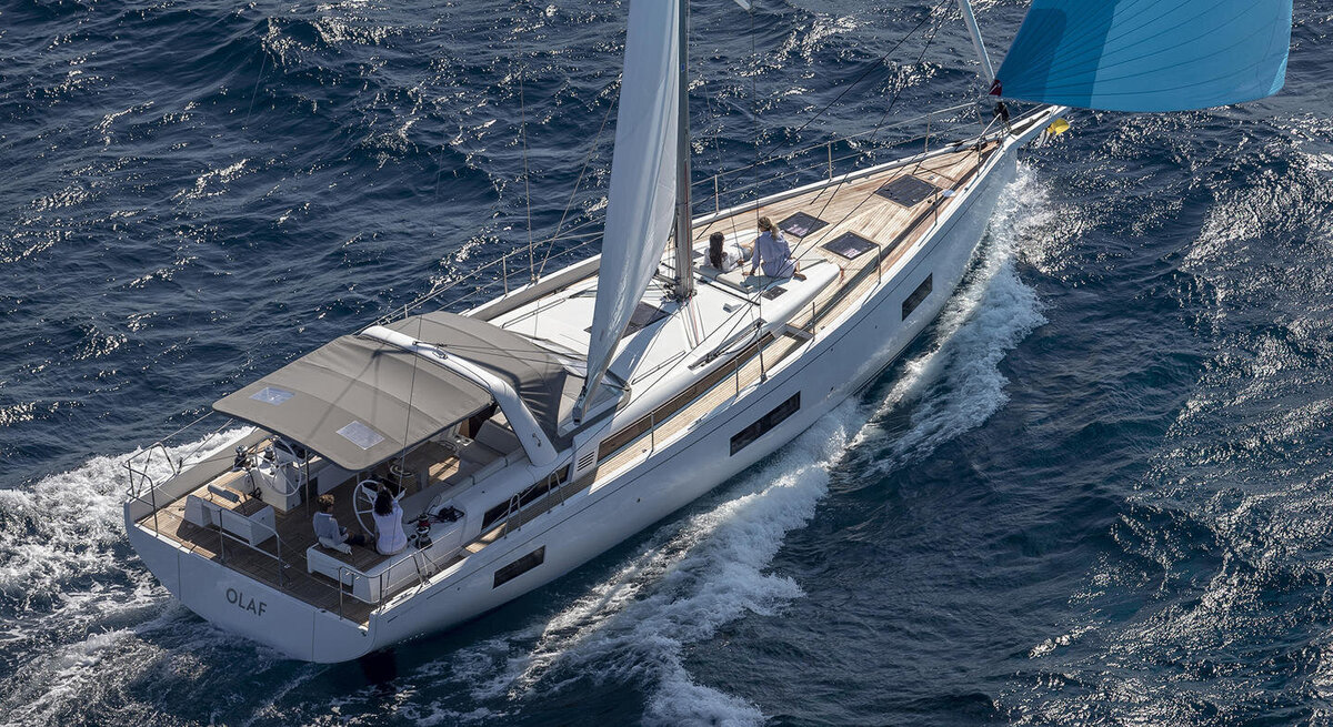 beneteau-oceanis-yacht-51-exterior-1
