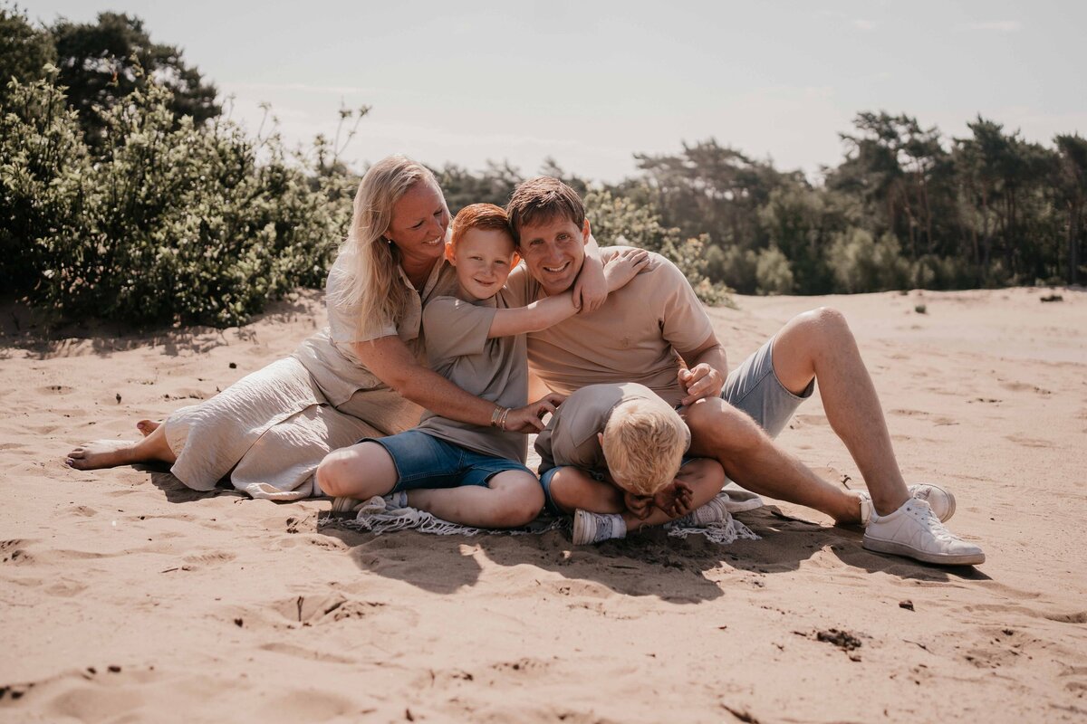 liefdevolle-gezinsfotografie-laren-duinen-leukfotografie (15 van 114)
